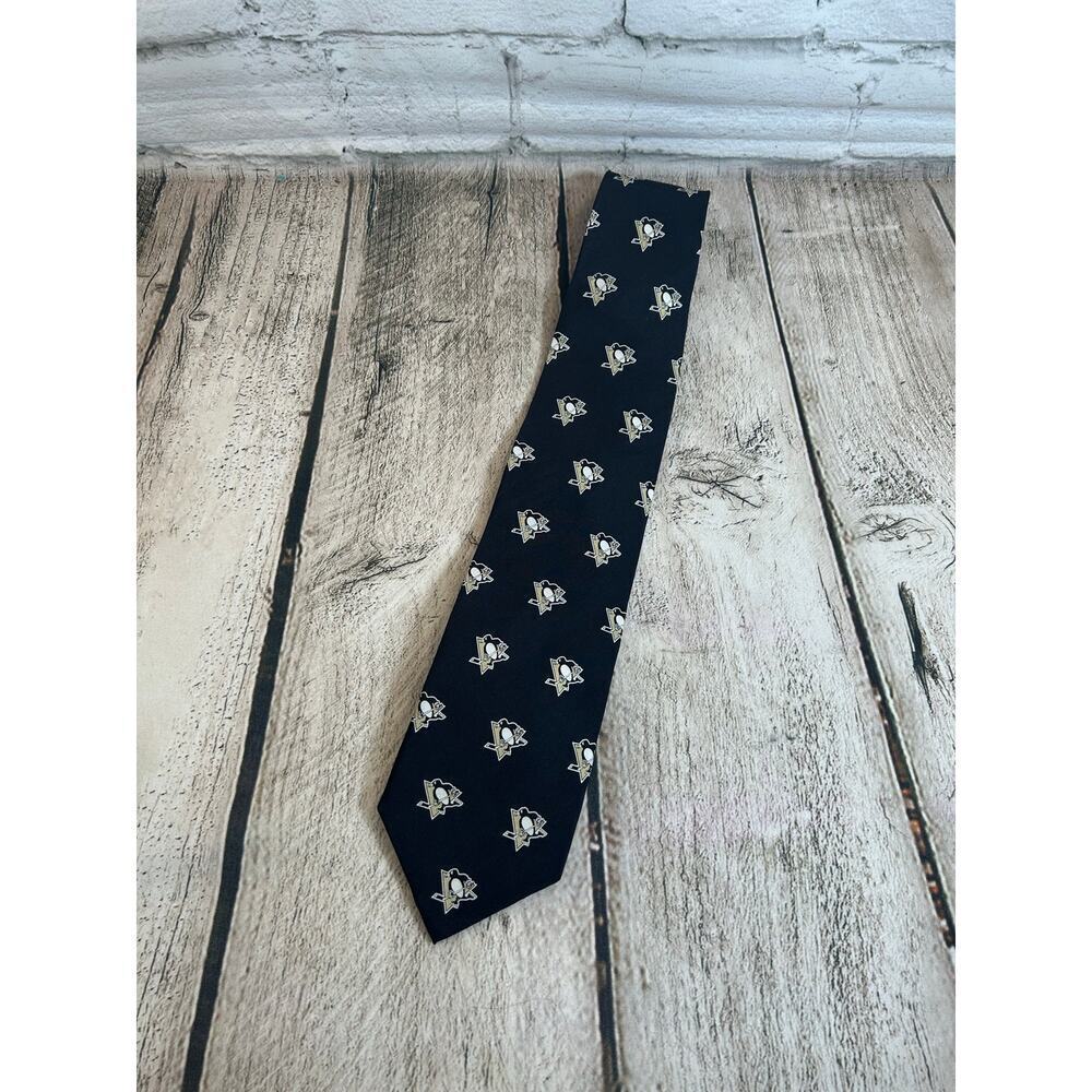 NHL Men’s Pittsburgh Penguin Printed Necktie / One Size / 100% Silk